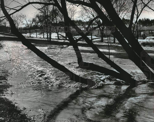 1959 Press Photo Snow melt flooding on the streets of Wauwatosa Wisconsin.- Historic Images