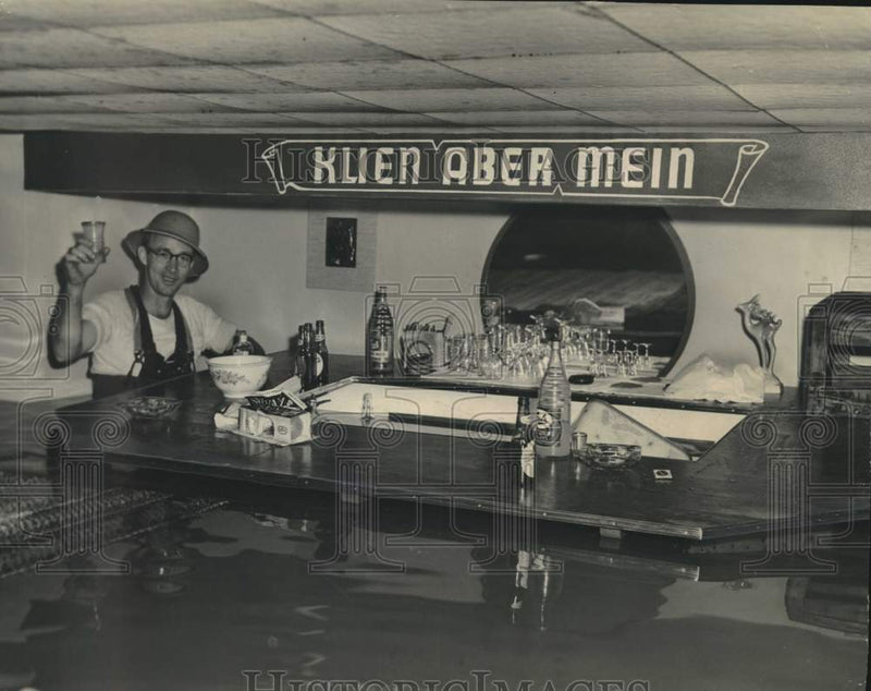 Load image into Gallery viewer, 1952 Press Photo Man wades into flooded basement to shut off the power
