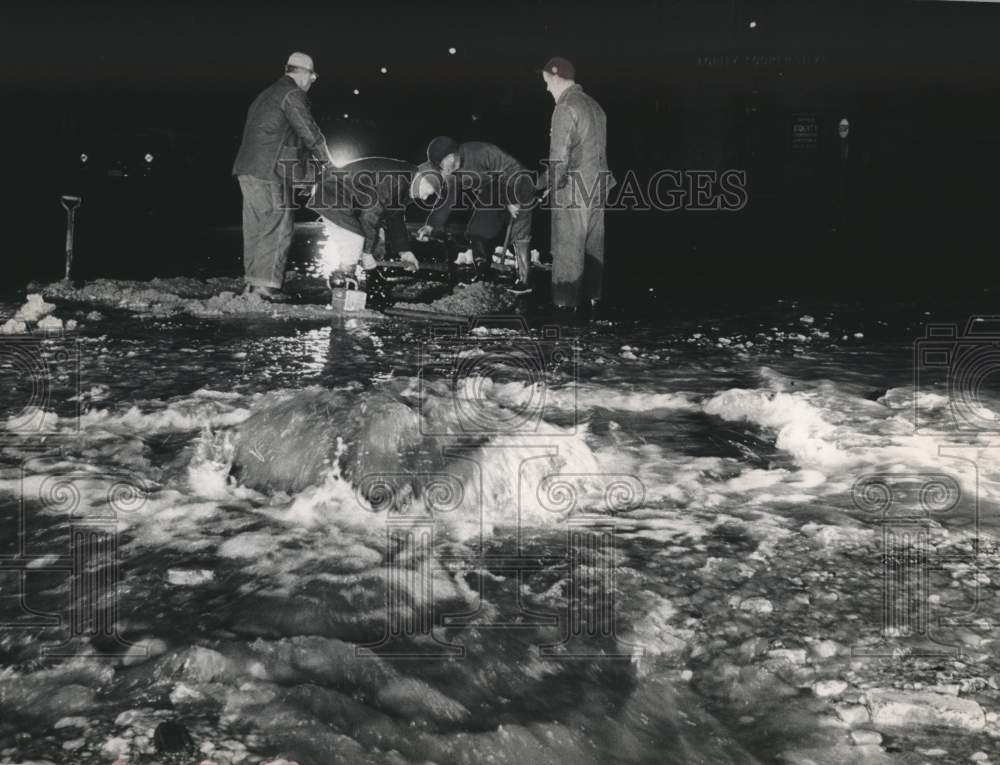 1959 Press Photo Water Bubbles Out of Broken Water Main in Milwaukee - mjc39447