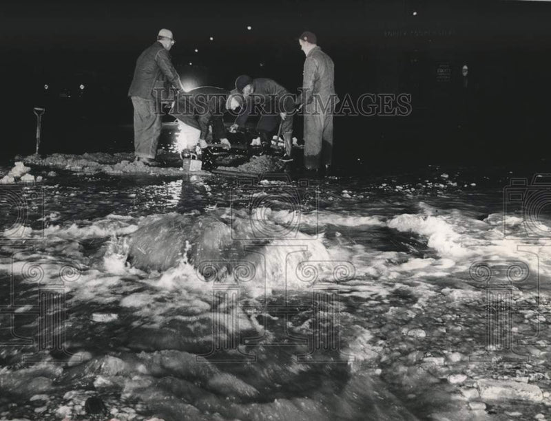 Load image into Gallery viewer, 1959 Press Photo Water Bubbles Out of Broken Water Main in Milwaukee - mjc39447
