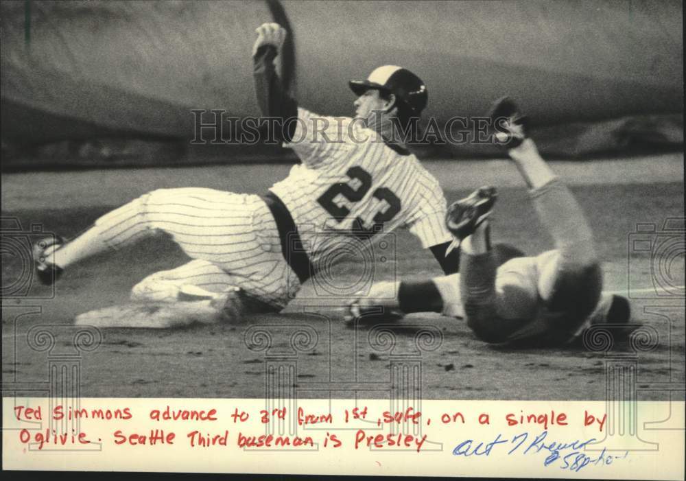 1984 Press Photo Mariner Jimmy Presley And Brewer Ted Simmons In Baseball Game- Historic Images