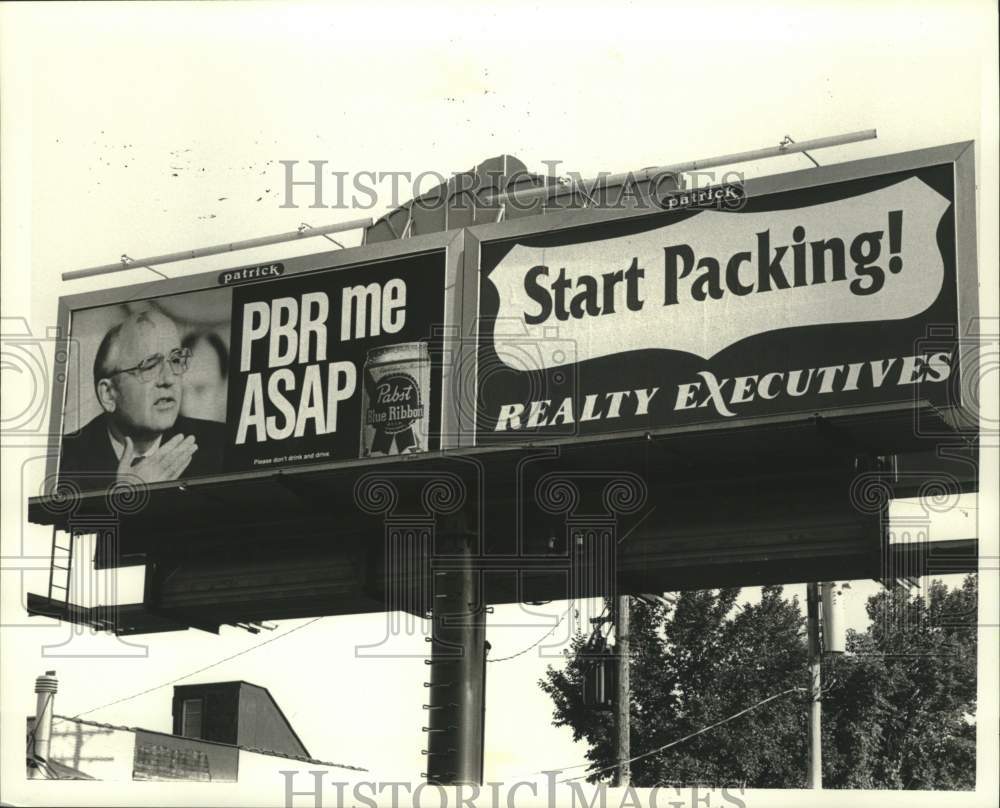 1991 Press Photo Pabst Blue Ribbon Beer Billboard next to Realtor billboard, WI- Historic Images