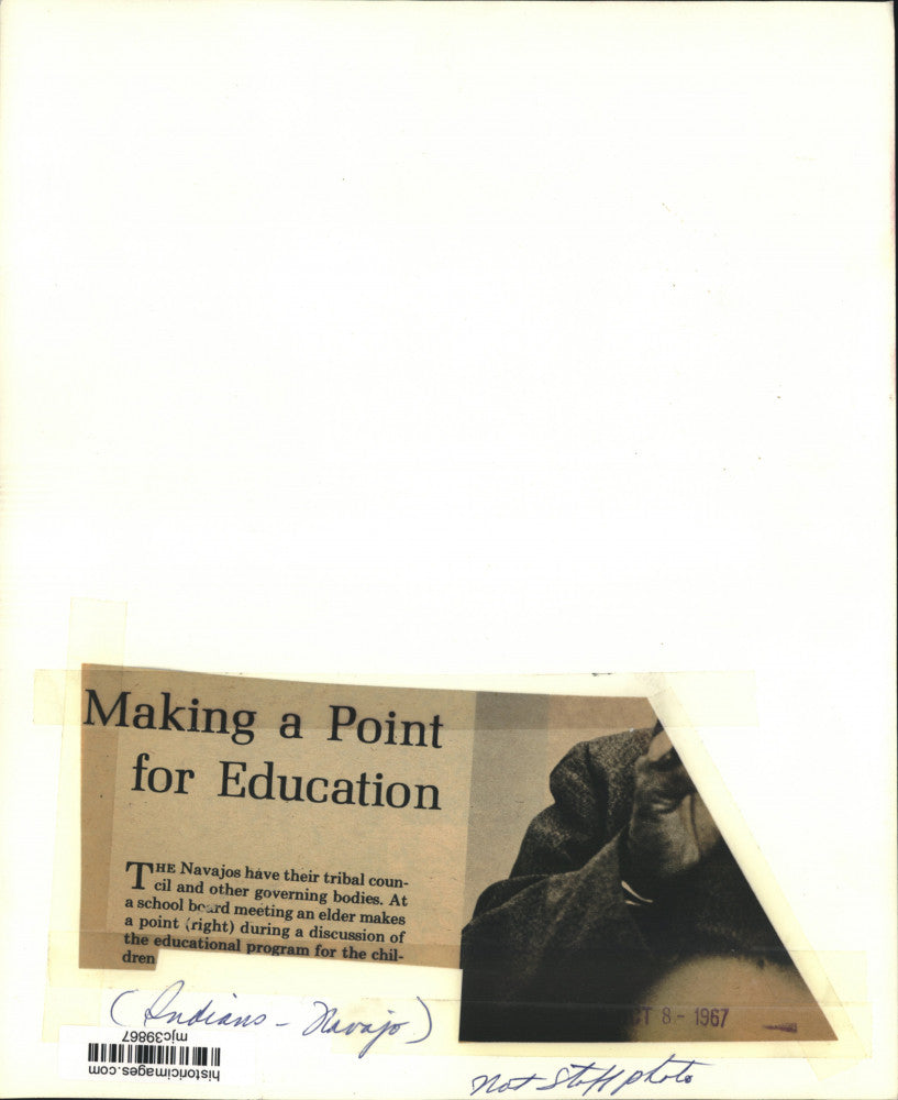 1967 Press Photo Navajo Indian school board meeting an elder makes a point, WI