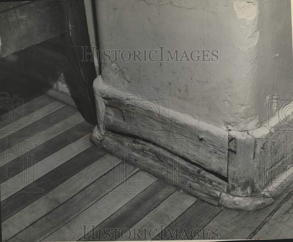 1945 Press Photo Mendota floors with boards & worn baseboard, Milwaukee