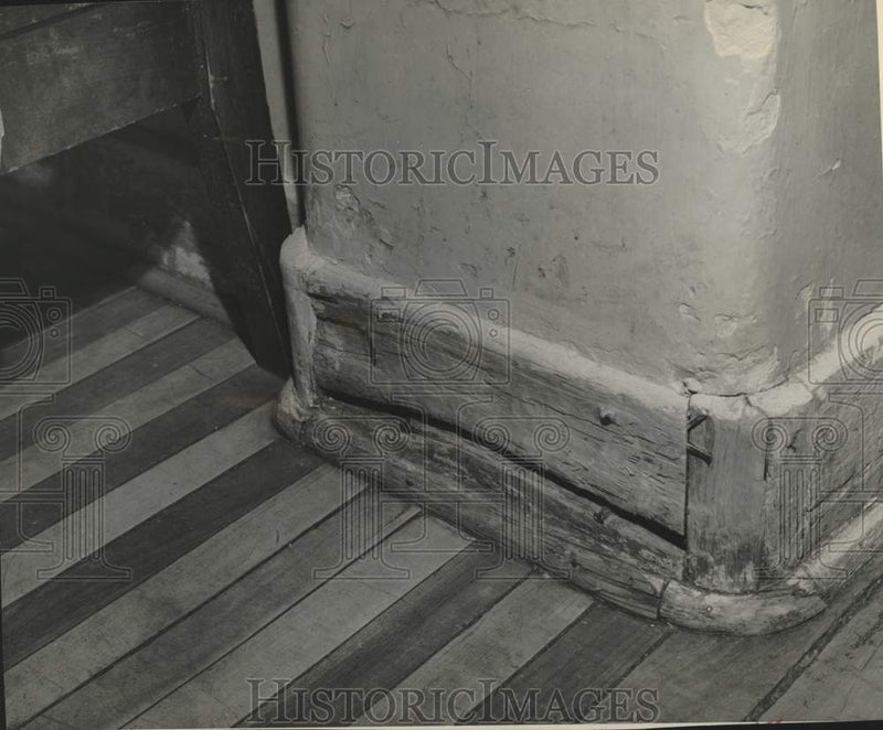 Load image into Gallery viewer, 1945 Press Photo Mendota floors with boards &amp; worn baseboard, Milwaukee
