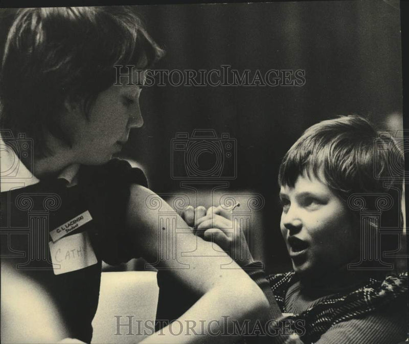 Load image into Gallery viewer, 1974 Press Photo Dawn Wenzel gives shot to Cathy Lacenski at Milwaukee hospital
