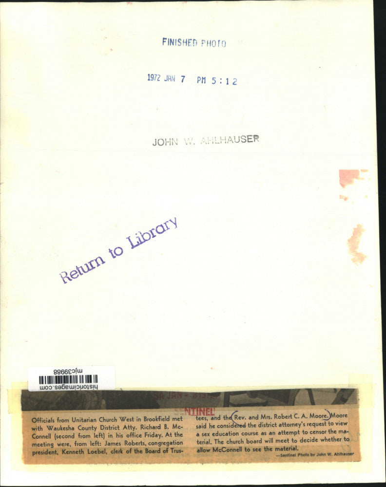 1972 Press Photo Officials from Unitarian Church, Richard McConnell, Wisconsin.