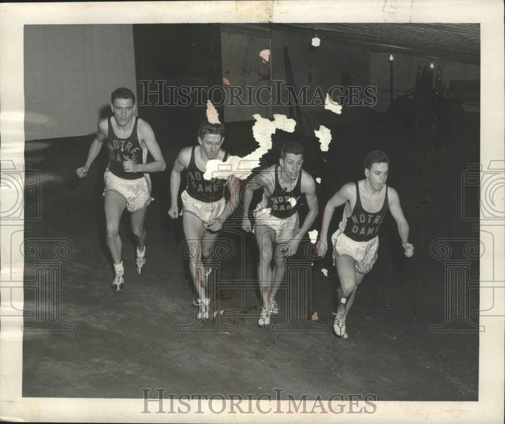 1955 Press Photo Notre Dame&#39;s relay team at Milwaukee Journal track games- Historic Images