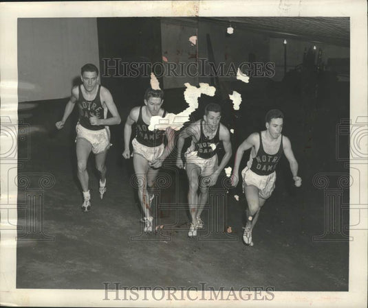 1955 Press Photo Notre Dame's relay team at Milwaukee Journal track games- Historic Images