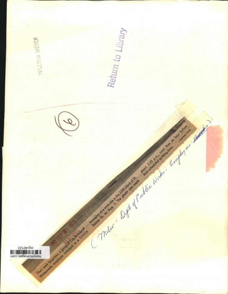 1973 Press Photo Milwaukee Waterworks employees get caught goofing off on clock