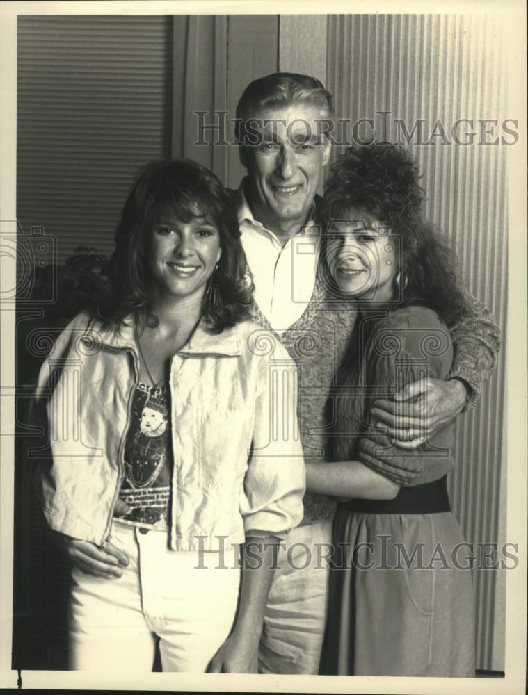 1988 Press Photo Richard Mulligan with co-stars in &quot;Empty Nest&quot; - mjc40201- Historic Images