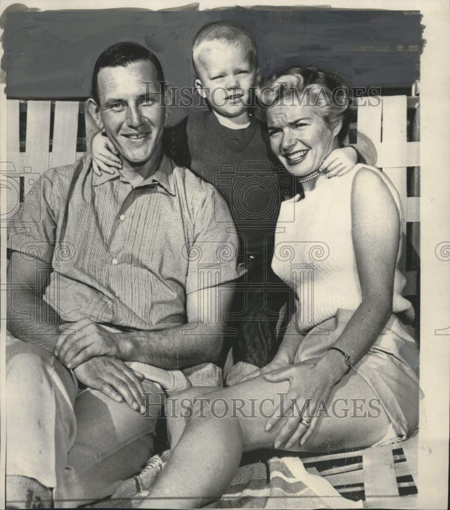 1958 Press Photo Pitcher Russ Meyer vacations in Florida with his wife and son- Historic Images