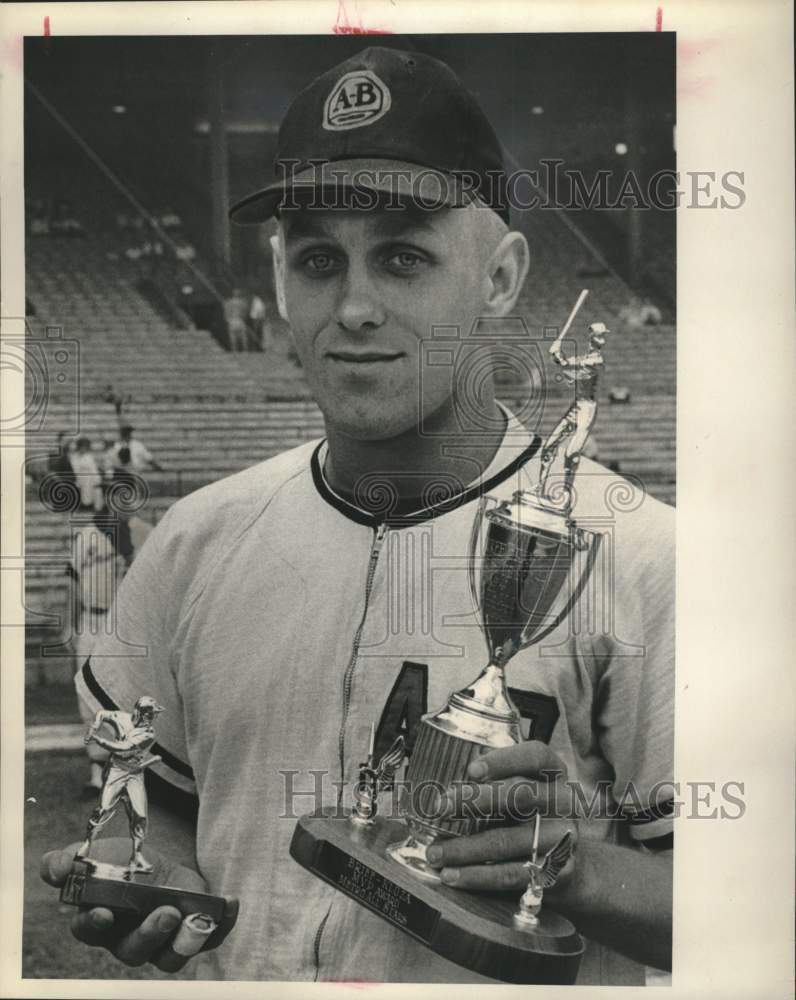 1964 Press Photo Baseball player Leo Kelly displays his trophies - mjc40242