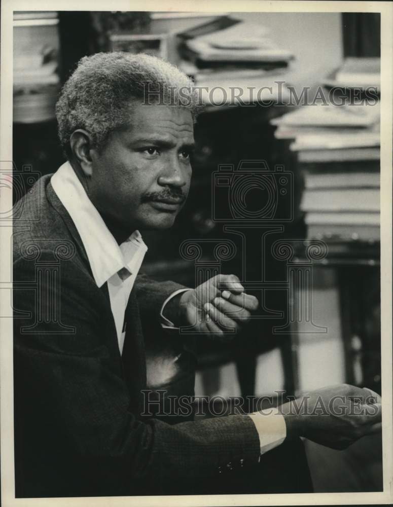 1976 Press Photo Ossie Davis actor stars in &quot;The Tenth Level,&quot; on CBS.- Historic Images