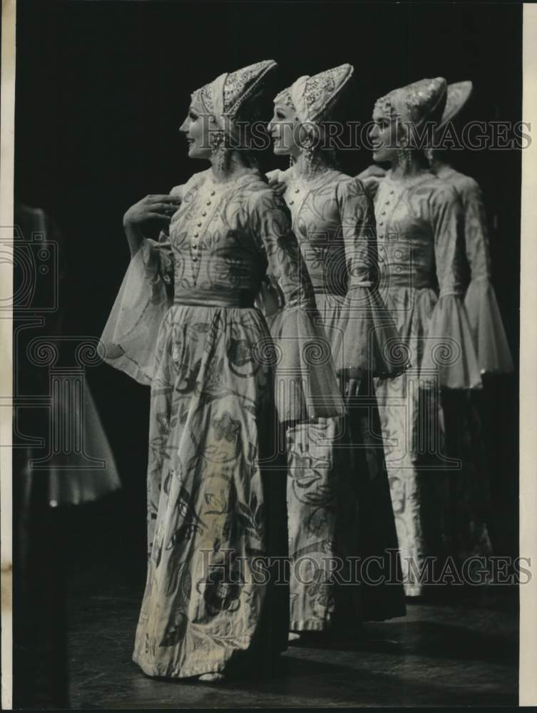 1976 Press Photo Don Cossacks a Russian Troupe performed in Uihlein Hall.- Historic Images