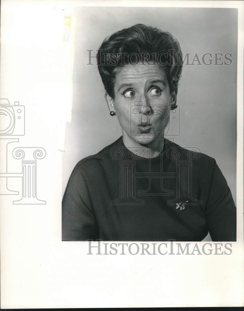 1965 Press Photo Ann B. Davis actress, stars on &quot;The Bob Cumming Show.&quot;- Historic Images