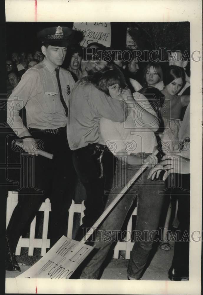 1966 Press Photo Vietnam War - Montreal Police and Demonstrators- Historic Images