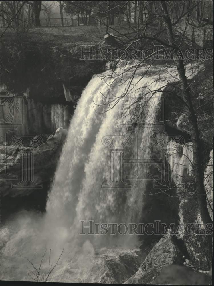 1952 Press Photo Minnehaha Falls, Minneapolis Park, Minnesota - mjc40695