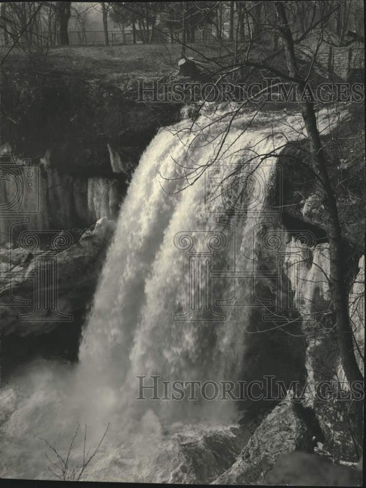 1952 Press Photo Minnehaha Falls, Minneapolis Park, Minnesota - mjc40695