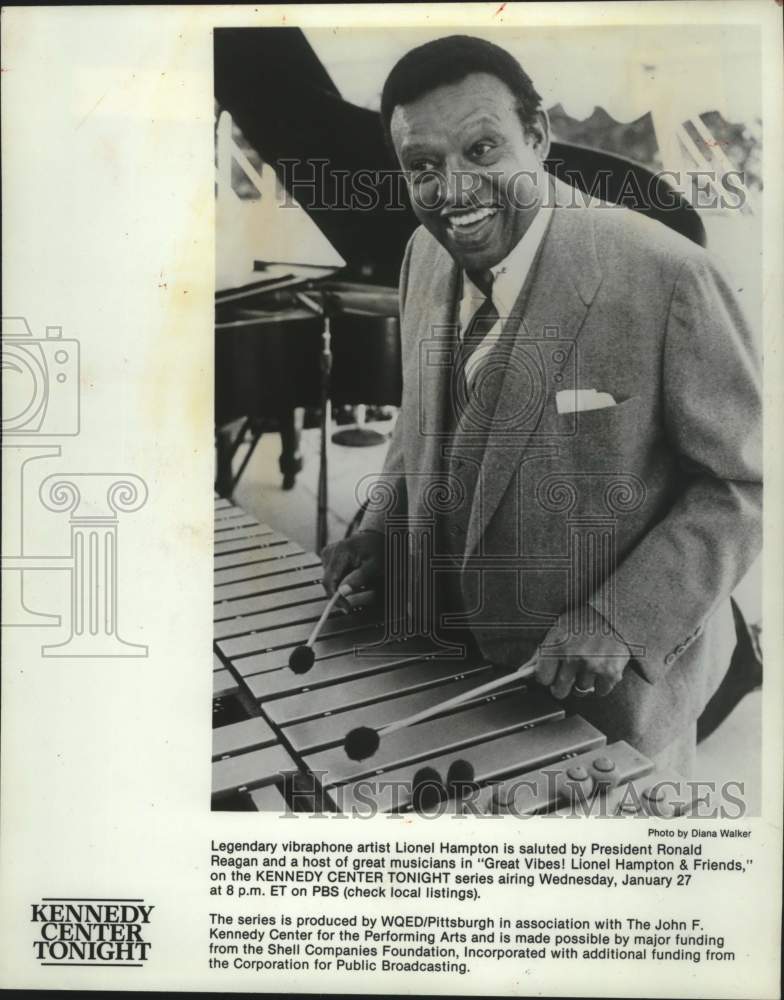 1983 Press Photo Lionel Hampton vibraphone artist saluted by the President, PBS.- Historic Images