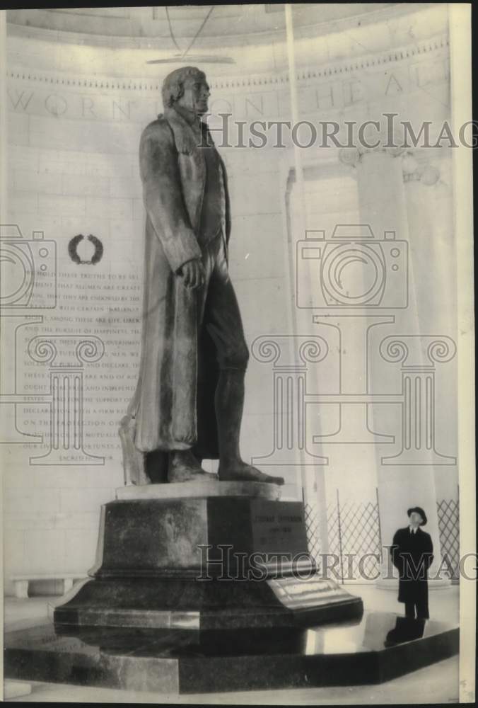 1943 Press Photo Statue at Jefferson Memorial, Washington, D.C. - mjc40839- Historic Images