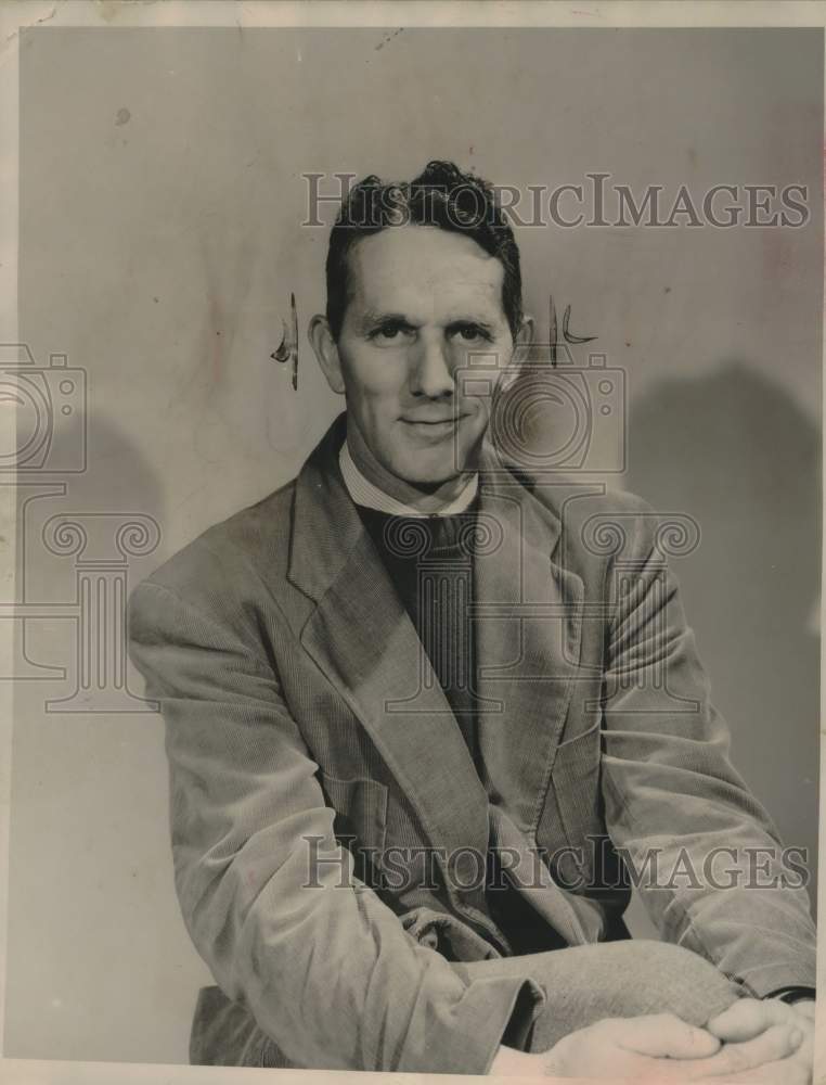 1950 Press Photo Sports athlete Ken Laird poses with hands on his knee