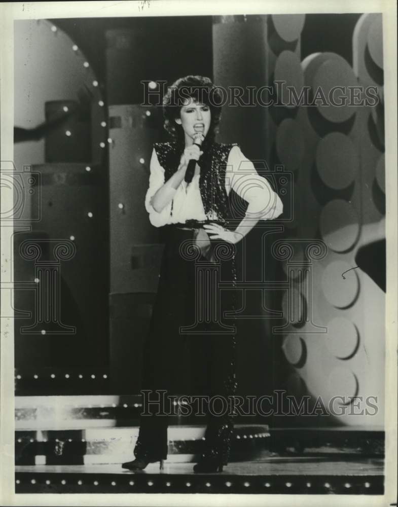 1982 Press Photo Singer Melissa Manchester performs on &quot;Solid Gold&quot; TV show- Historic Images