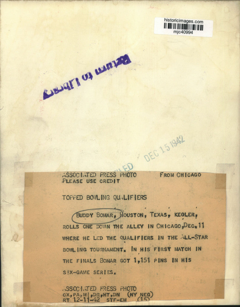 1942 Press Photo Buddy Bomar rolls ball in All-Star Bowling Tournament, Chicago