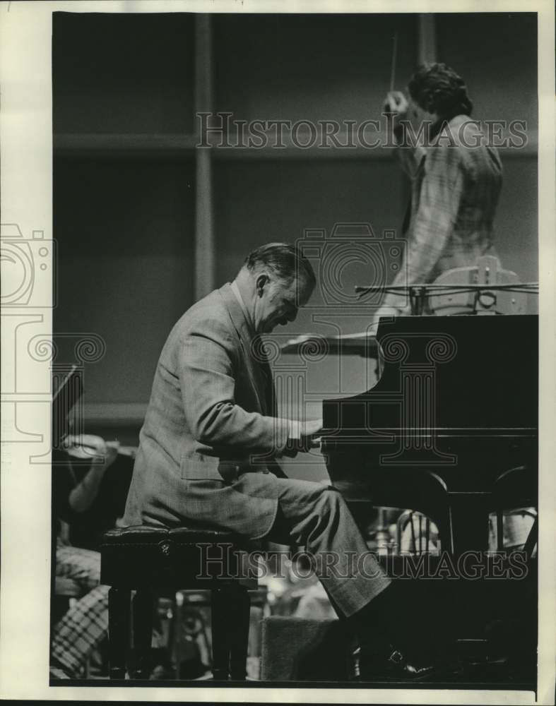 1976 Press Photo Jorge Bolet, pianist, rehearsing with Milwaukee Symphony.- Historic Images