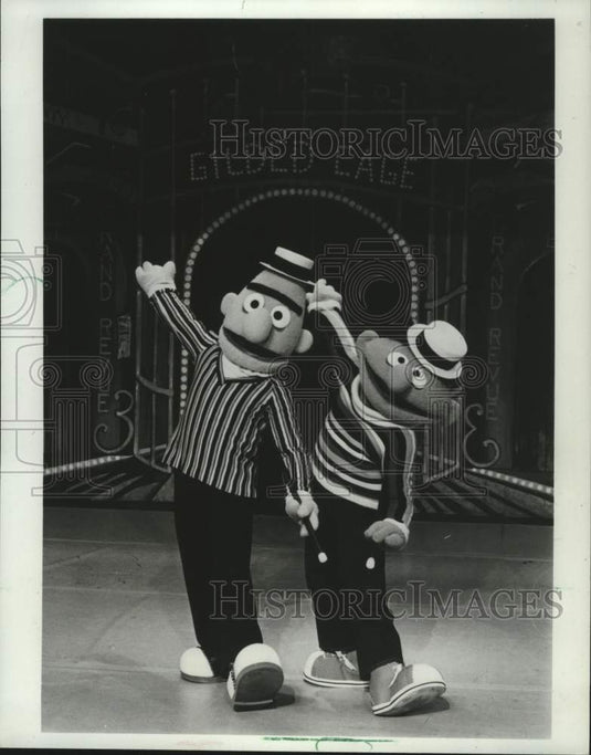 1982 Press Photo Bert & Ernie dance in "Sesame Street Live" at the Auditorium- Historic Images