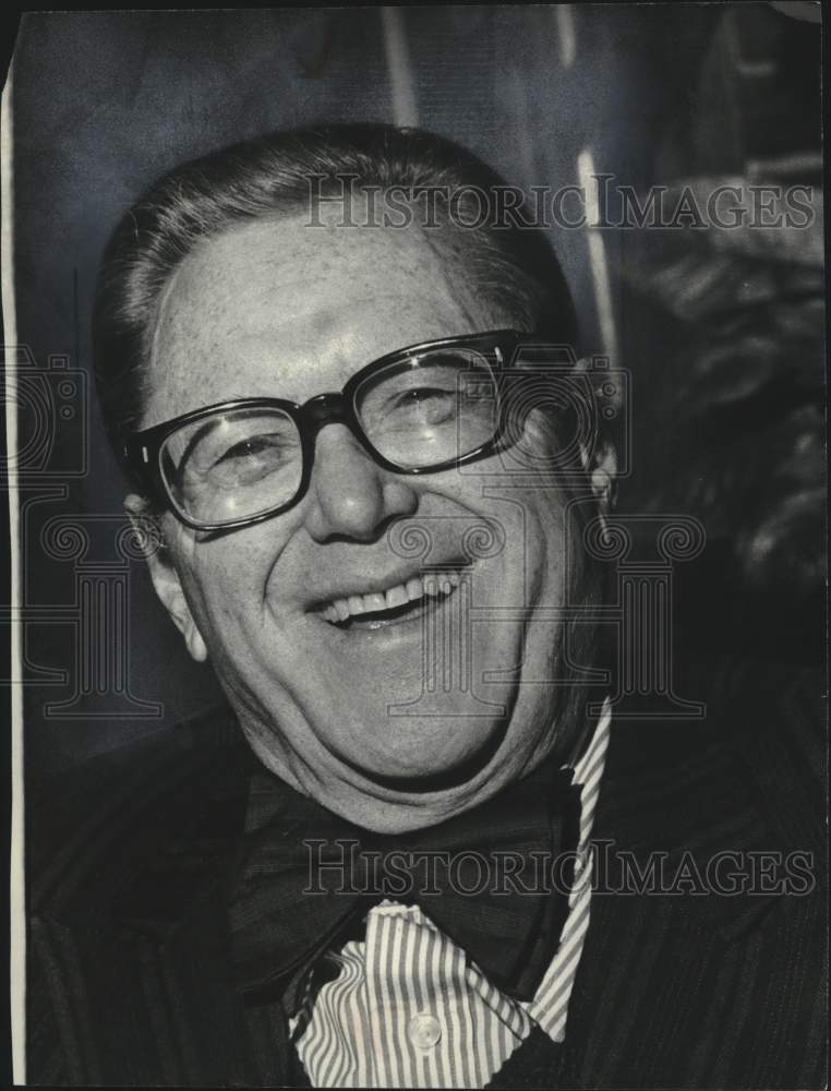 1975 Press Photo Author Sam Levenson in Milwaukee to promote his book