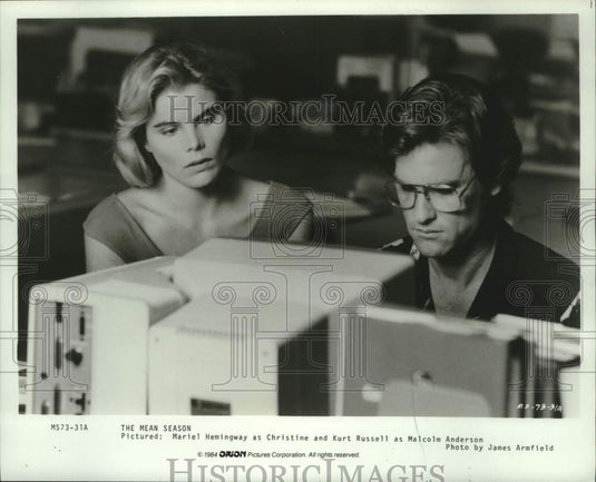 1984 Press Photo Actors Mariel Hemingway and Kurt Russell in "The Mean Season"- Historic Images