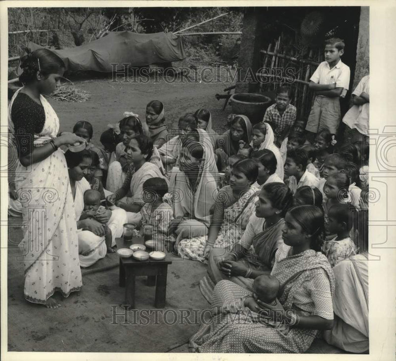 Load image into Gallery viewer, 1963 Press Photo Woman with an audience at Home Economics Training Center, India
