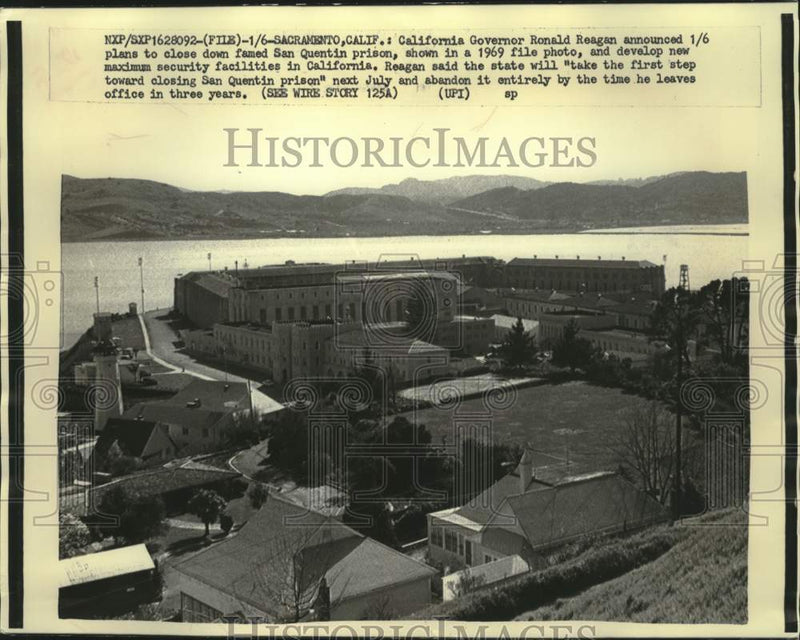 Load image into Gallery viewer, 1969 Press Photo Aerial view of San Quentin prison, Sacramento, California
