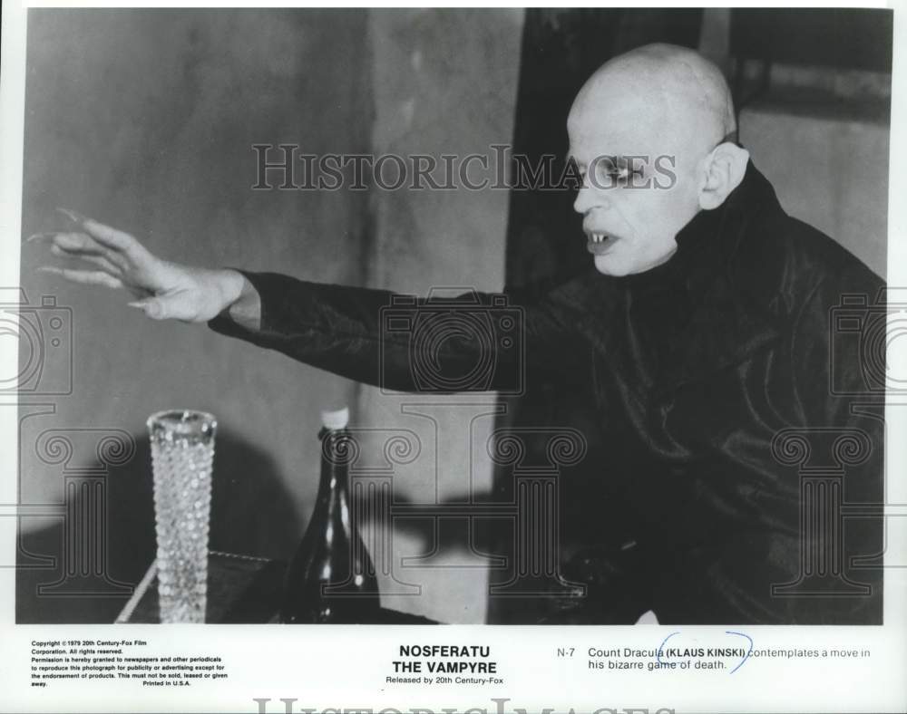 1979 Press Photo Klaus Kinski as Count Dracula in &quot;Nosferatu the Vampyre&quot;- Historic Images