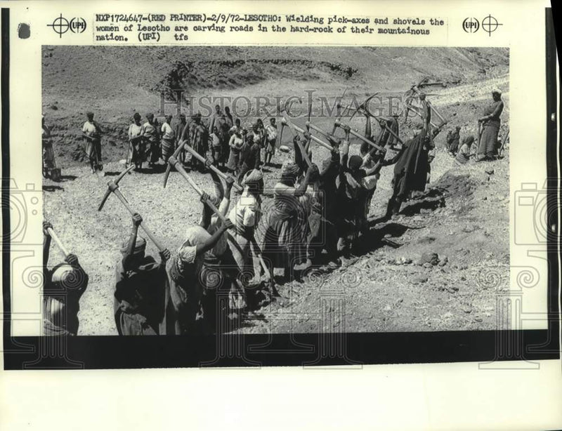 Load image into Gallery viewer, 1972 Press Photo Women with Pickaxes in Lesotho, Africa - mjc41641
