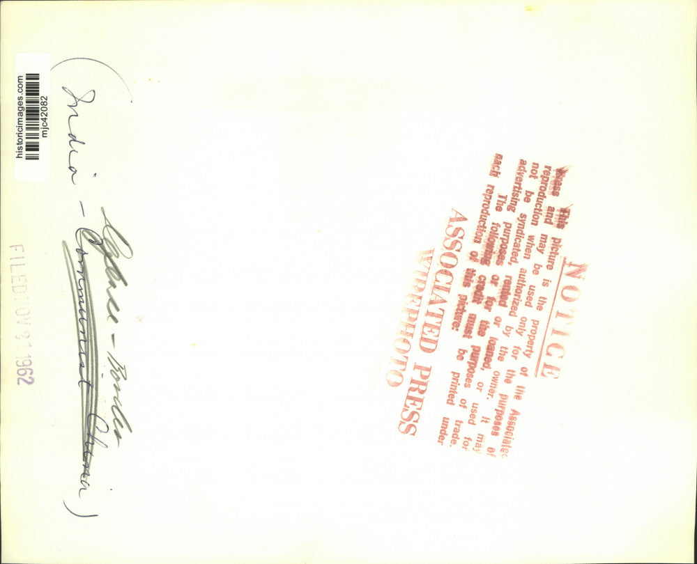 1962 Press Photo Indian Soldiers With Supplies & Equipment For Se Pass Front