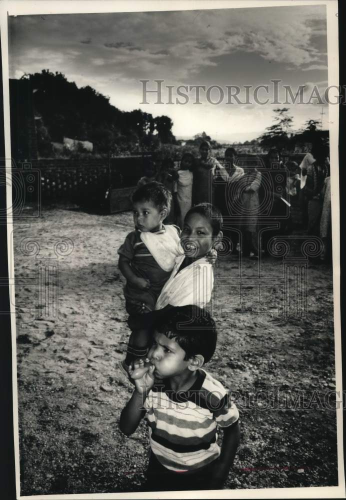 1988 Press Photo Smiling Children of Leper Colony in Northern India - mjc43056- Historic Images