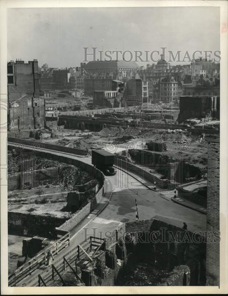 1946 Press Photo Roads Weave Through Damaged Areas in Guildhall Section, London