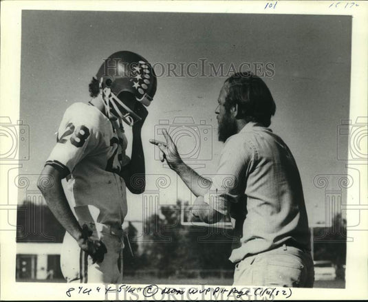 1982 Press Photo Football Coach Dave Brooks Signs to His Deaf High School Player- Historic Images