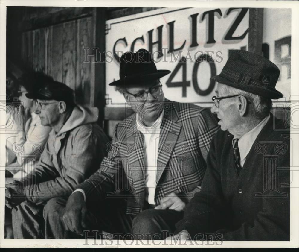 1972 Press Photo Veterinarian Dr. Norman Brinkman With Robert A. Uihlein, Jr.- Historic Images