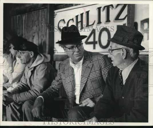 1972 Press Photo Veterinarian Dr. Norman Brinkman With Robert A. Uihlein, Jr.- Historic Images
