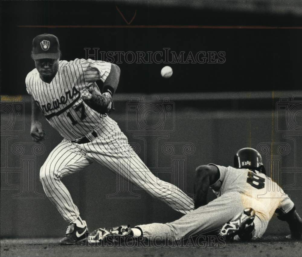 1990 Press Photo Chicago White Sox&#39;s Phil Bradley Steals Second From Brewers- Historic Images