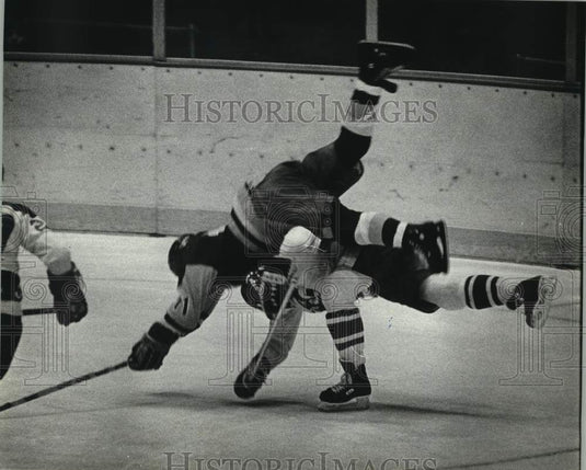 1983 Press Photo Hockey's Milwaukee Admiral Jay McFarlane Upends Flint Player- Historic Images