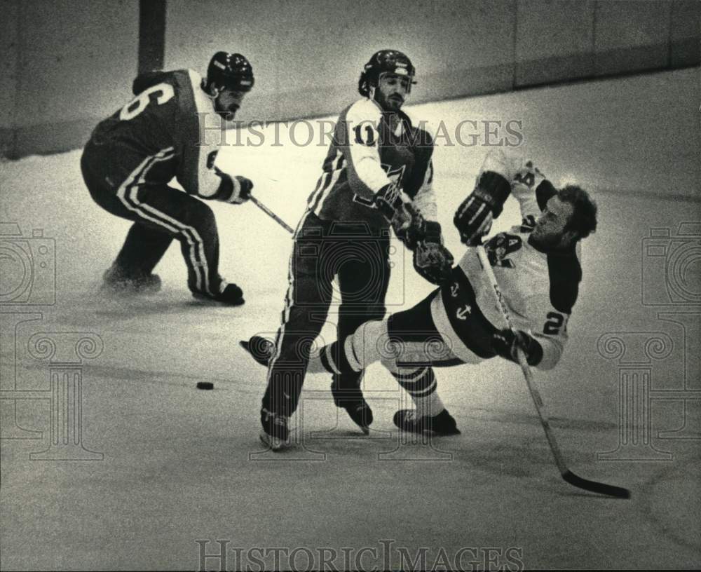 1983 Press Photo Hockey&#39;s Milwaukee Admirals Play Against Kalamazoo Wings- Historic Images