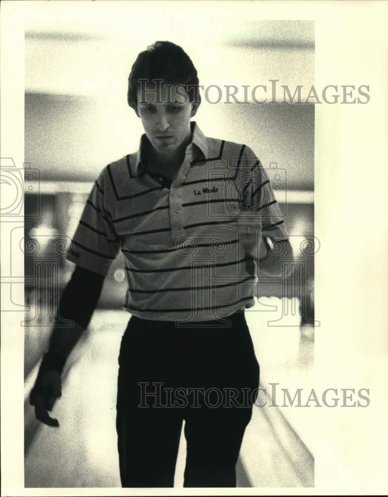 1987 Press Photo Professional Bowler Tom Milton, Miller Lite Leader - mjc43607- Historic Images