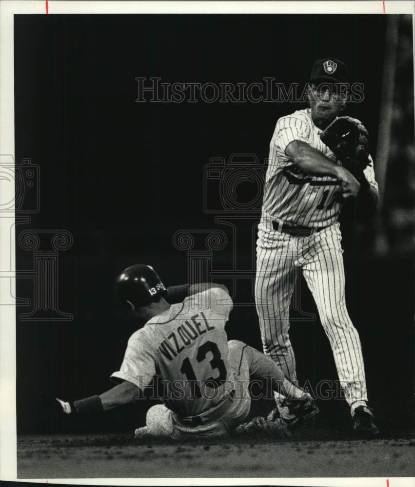 1990 Press Photo Milwaukee Brewer Jim Gantner Tries Double Play Against Seattle- Historic Images