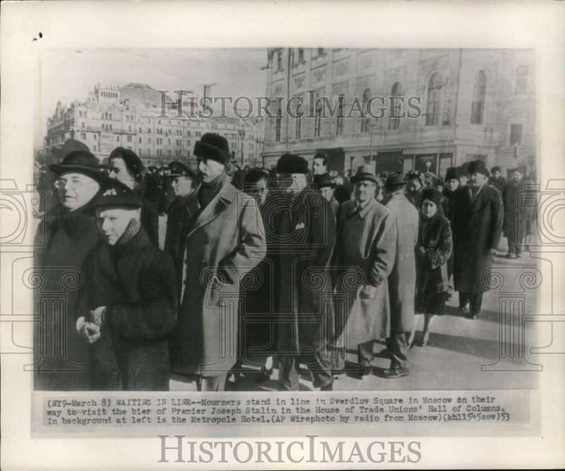 Load image into Gallery viewer, 1953 Press Photo Russians at Moscow's Sverdlov Square to See Joseph Stalin Body
