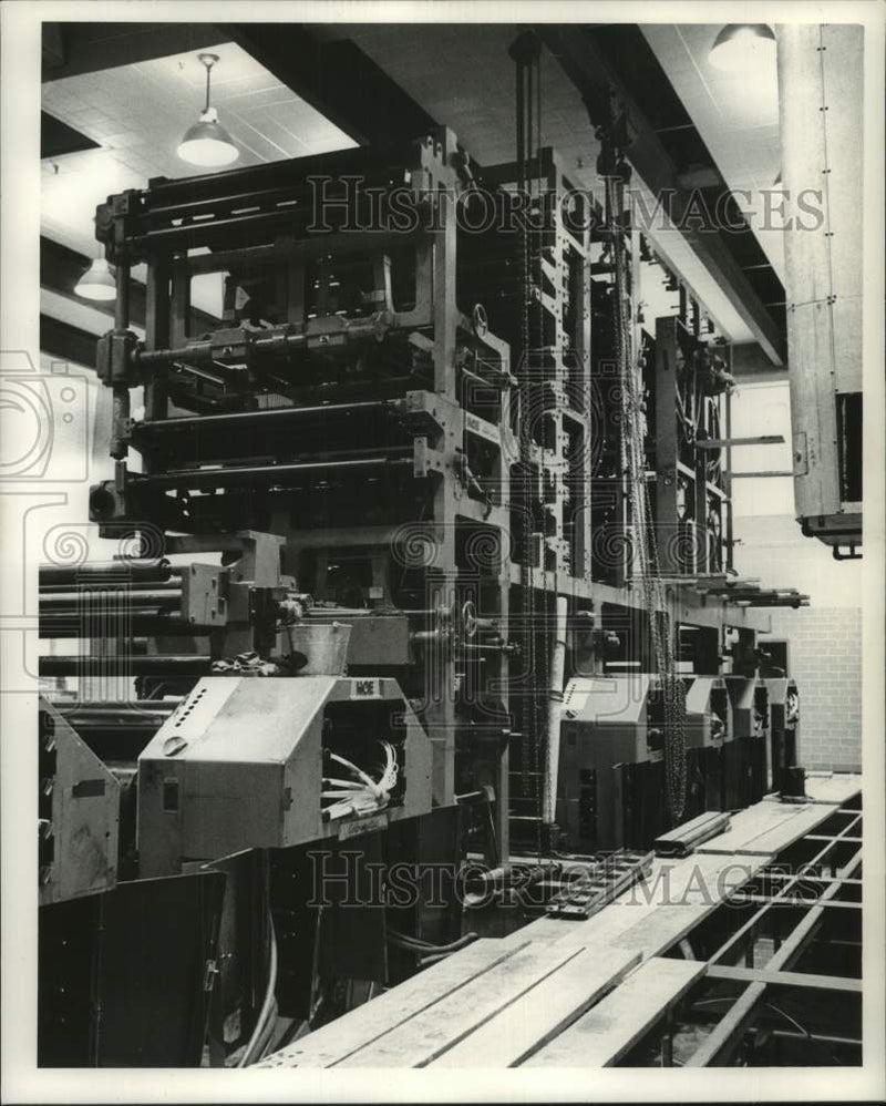 Load image into Gallery viewer, 1961 Press Photo Milwaukee Journal Sentinel Press Room - mje00009
