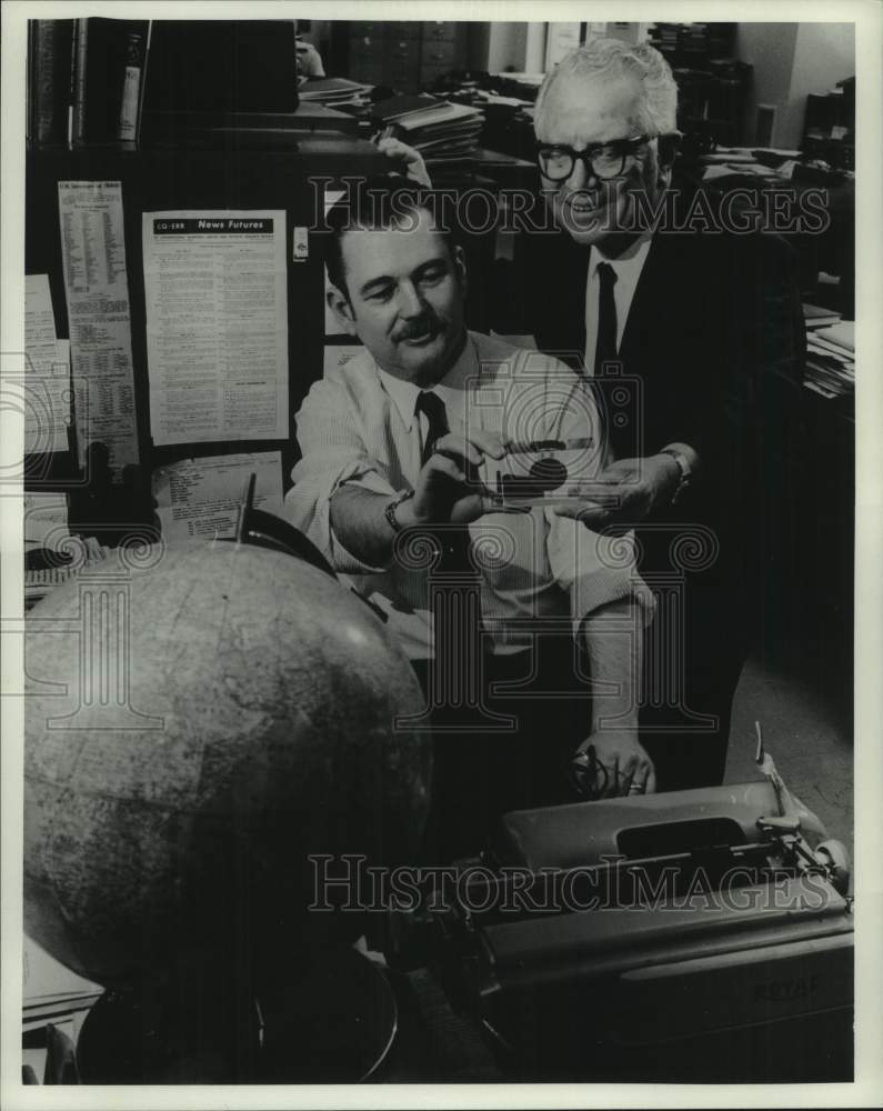 1972 Press Photo Russ Austin and Arville Schaleben - mje00080